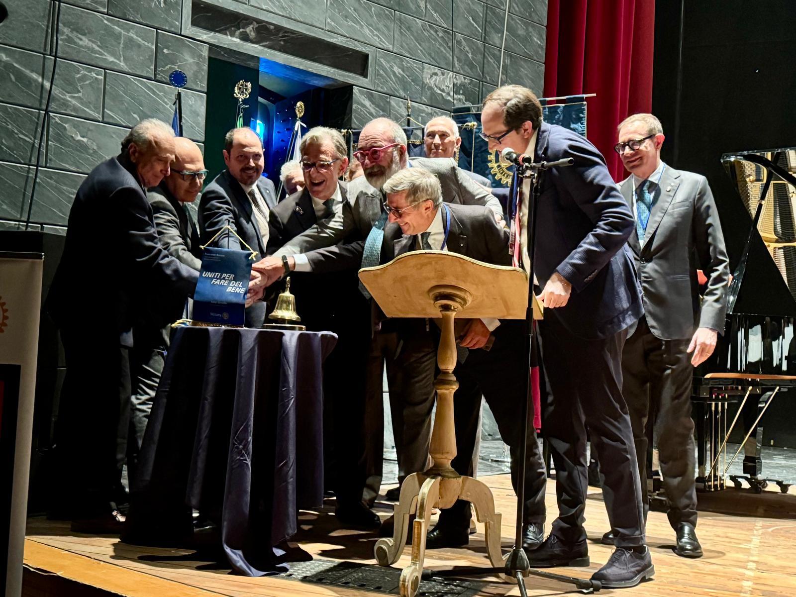 i presidenti dei Rotary Club genovesi e il Governatore Distretto 2032 Luigi Gentile